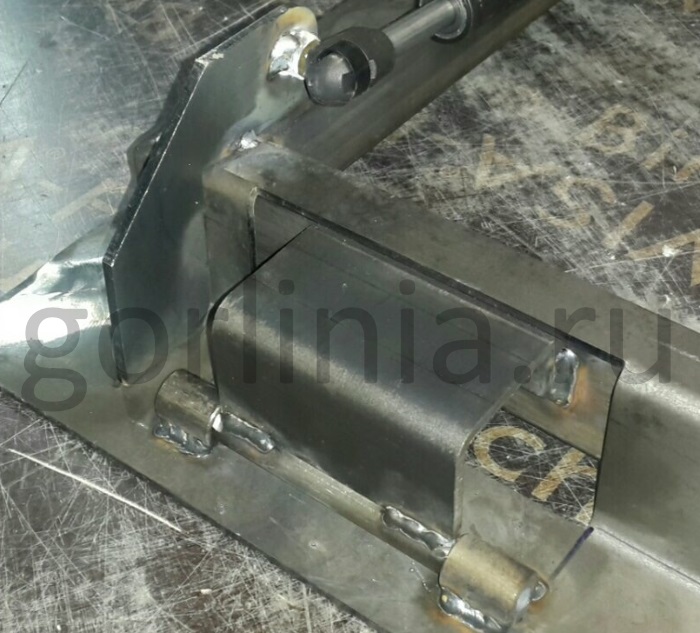 Потайные петли для напольного люка погреба со смещенной осью вращения